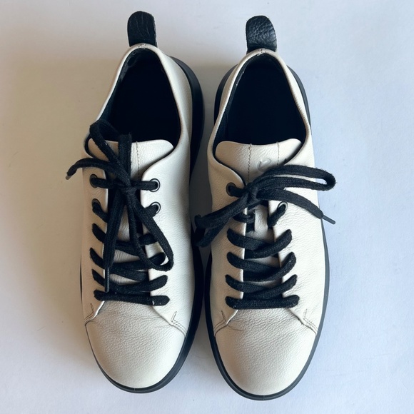 Ecco Ivory Leather Black Rubber Outsole Sneakers size 7.5 - Picture 5 of 13